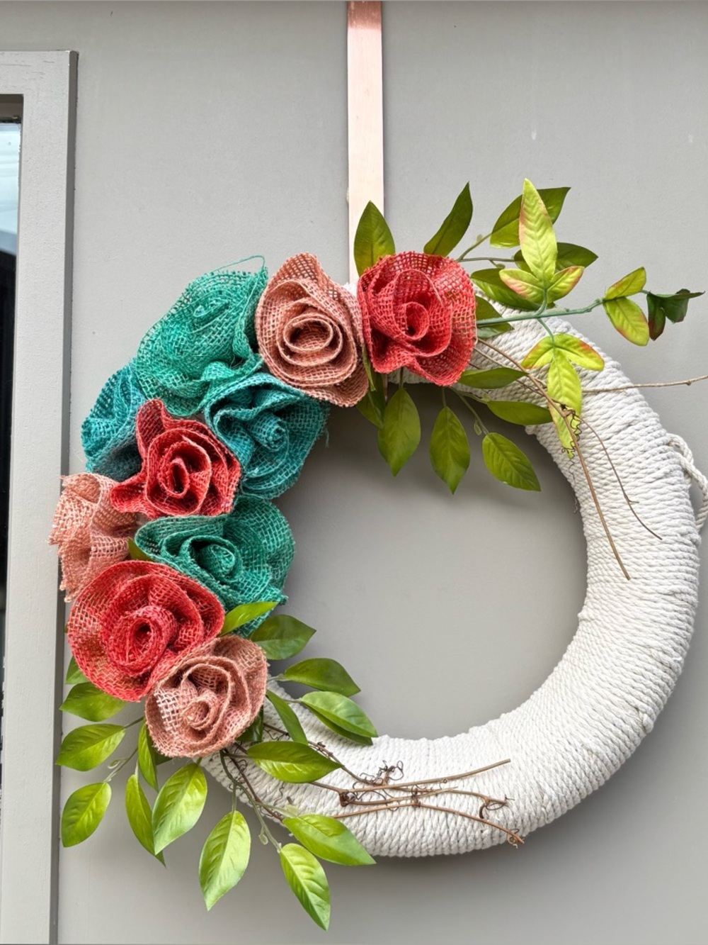 Wreath 14” Rope Wrapped w/Burlap Fliwers